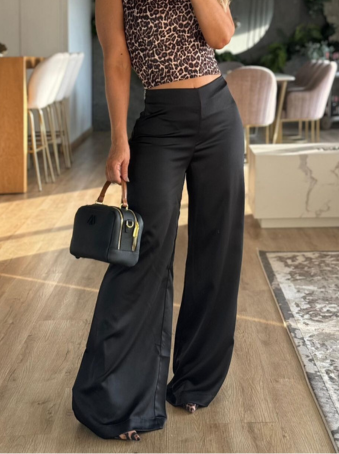 Elegant Black Palazzo Pants with Flowing Fabric ✨🖤