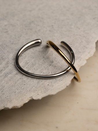 Brazalete abierto en acero inoxidable plateado