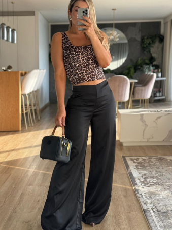 Elegant Black Palazzo Pants with Flowing Fabric ✨🖤