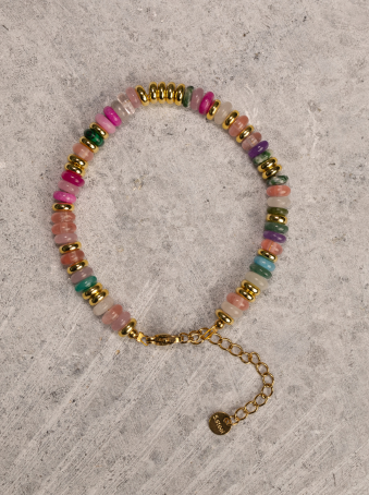 Pulsera multicolor con piedras semipreciosas y detalles dorados