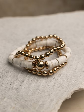 Set de 3 pulseras elásticas en blanco y dorado