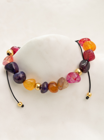 Pulsera ajustable con piedras tipo imitación ágata y detalles dorados