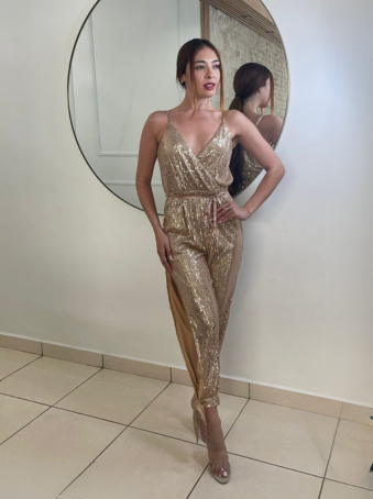 Jumpsuit dorado con lentejuelas, cinturón y bolsillos